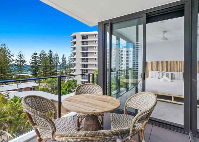 Ocean Views - Sandbar Burleigh Heads