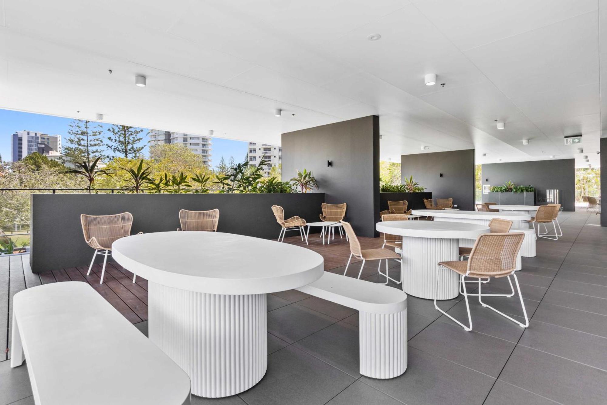 Ocean Views - Sandbar Burleigh Heads