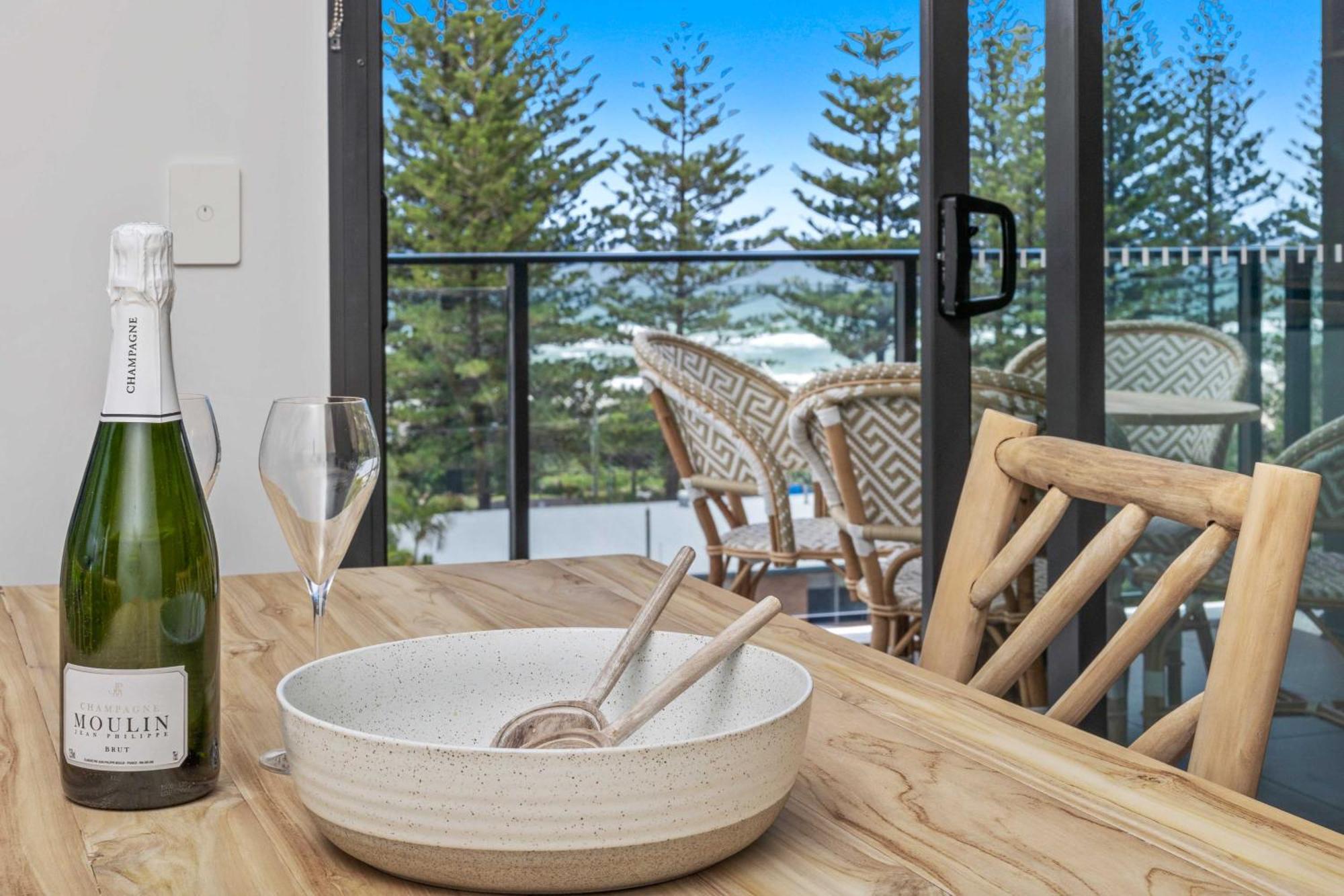 Ocean Views - Sandbar Burleigh Heads Apartment
